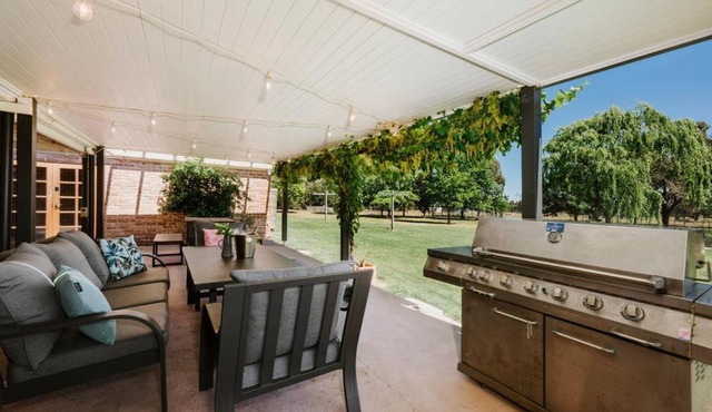 Tilia Estate - Wine Country Haven with Games Room