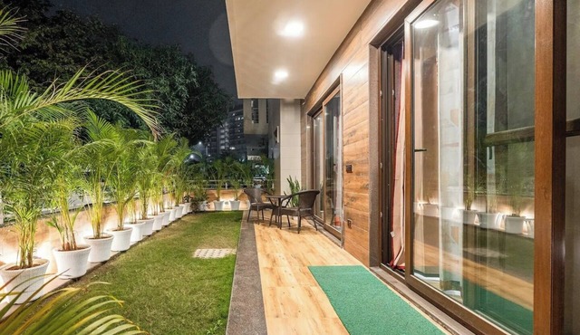 TIM Sector 51, ARTEMIS HOSPITAL 1 min walk, FORTIS & MEDANTA 4 mins drive