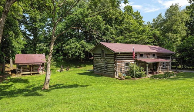 "Timber Lodge", Rustic 4BR Log Cabin + Guesthouse
