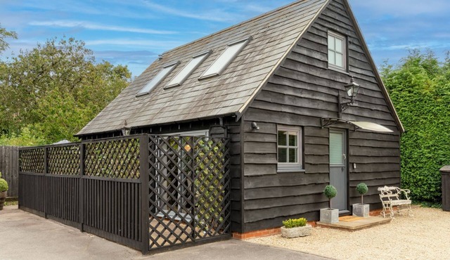 Timber Lodge - sleeps 2 guests in 1 bedroom