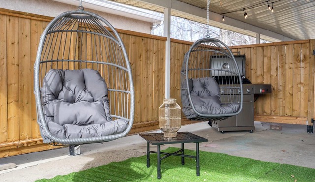 Timber Valley | Centrally Located | Hot Tub & BBQ!