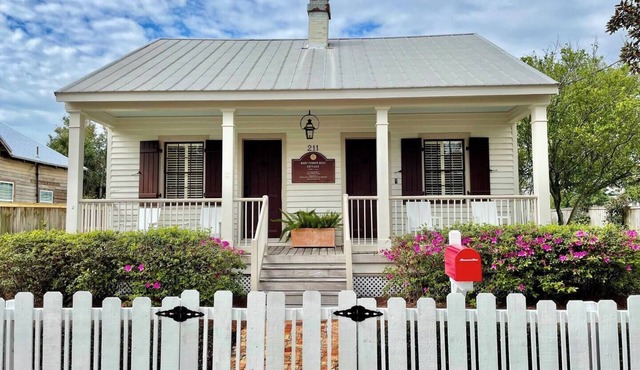 Timeless Beauty: Historic MTR Cottage Garden, Seville Square Neighborhood