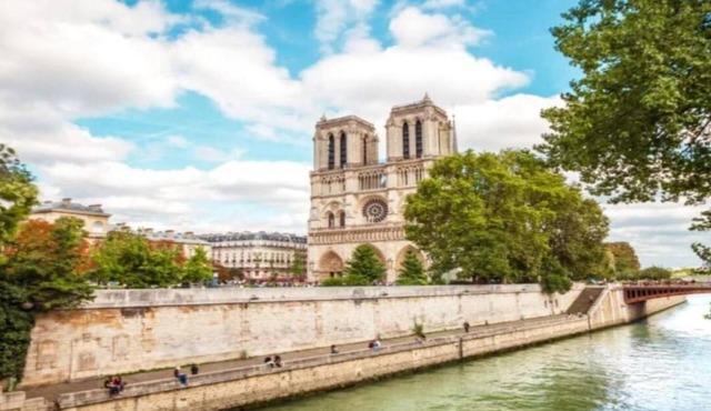 TIMELESS ELEGANCE: 4-BEDROOM APARTMENT ON “ÎLE DE LA CITÉ”