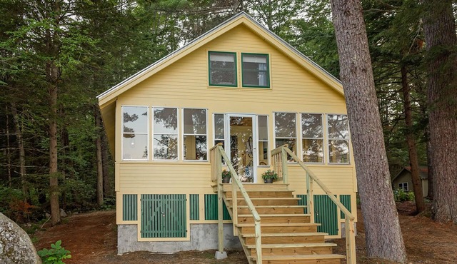 Timeless Lakefront Cottage with private dock- East Pond Belgrade Lakes Region