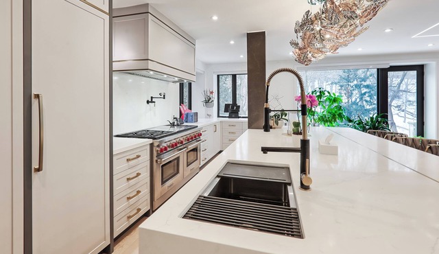 Timeless Luxury Enchanting Home In prestigious Casa Loma -Yorkville