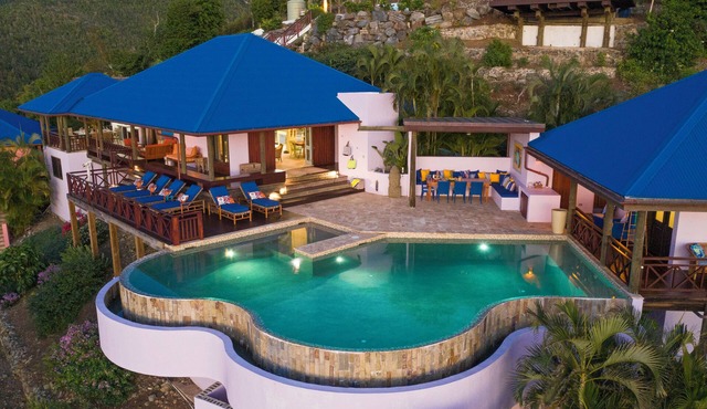Tingalayo is a private villa for 12 with 270 degree breathtaking views.