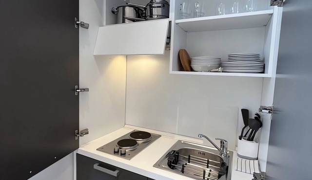Tiny Apartment with ideal subway connection