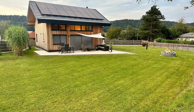 Tiny House with Private Terrace, Garden, and Wi-Fi
