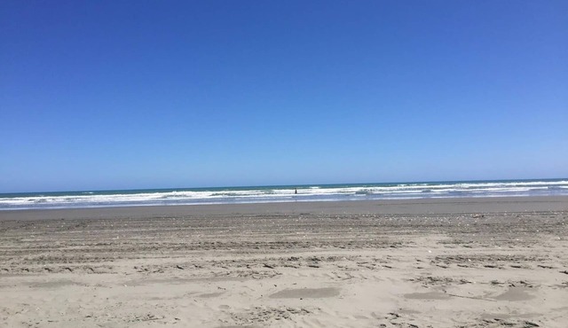 Tiny beach holiday house an hour from Wellington