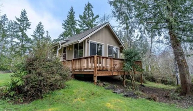 Tiny cabin on hideaway island in Washington!