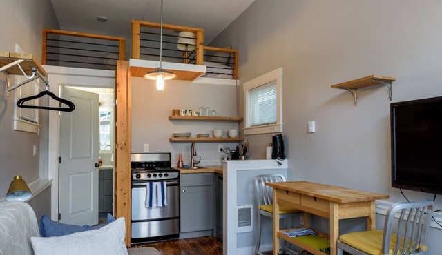 Tiny Cute Loft Home Close to Green Lake