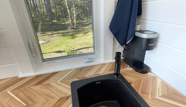 “Tiny Four” (Private Hot Tub)