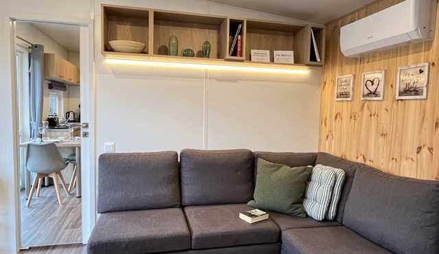 Tiny Haus mit schönem Seeblick by Interhome