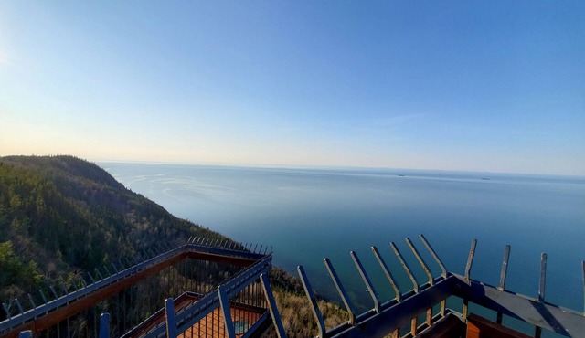 Tiny House, Entre mer et Montagne with hot tube and acces St-Laurence river