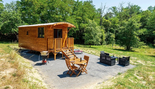 Tiny Home 'D'Artagnan De La Pausa Verda' with Shared Terrace, Private Garden and Wi-Fi