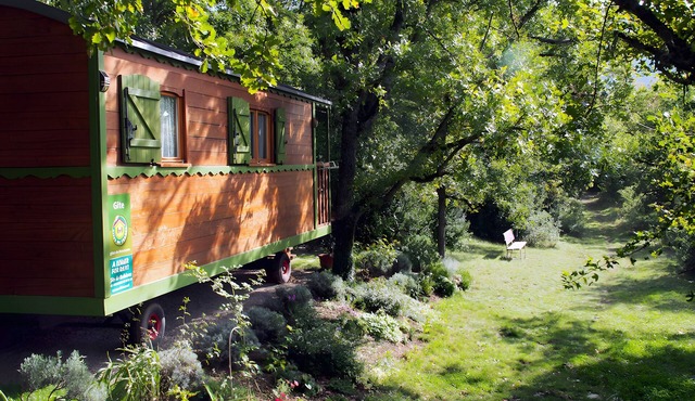 Tiny Home “Roulotte de Cabrières” with Private Terrace and Garden