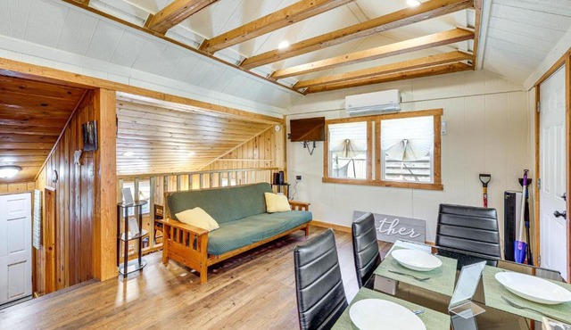 Tiny Home w/Deck & Mtn Views in Lake Arrowhead!