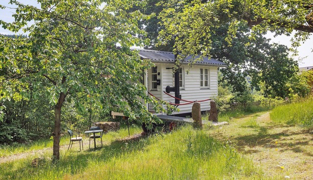 Tiny Home Waldwagen Altes Forstamt Sinntal, sep. kitchen/bath 50m, mountain view, 18k sqm garden