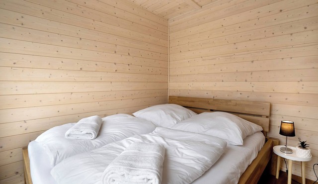 Tiny House ‘André’ with lake view from the terrace, sauna, access to the lake