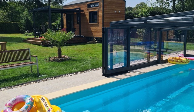 Tiny house with pool and jacuzzi