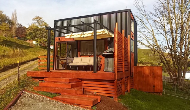 Tiny House In the Hills - 6 min from Town - Wi-Fi - Rural