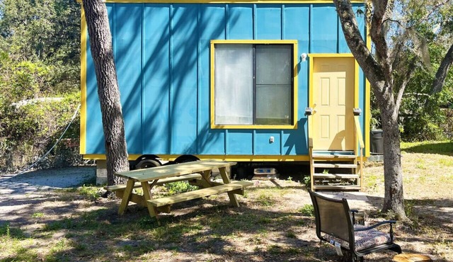 Tiny House Retro Cabin