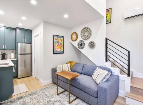 Tiny House-Sleeps 4-Kitchen-Washer/Dryer-Patio
