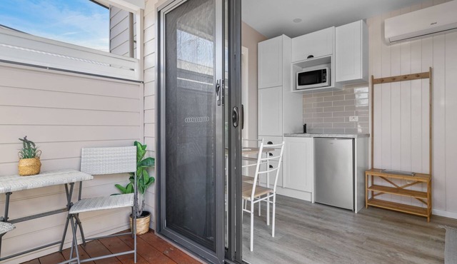 Tiny House Stayz Stay for 3 Pay for 2! - House 8