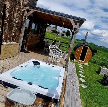 Tiny housse serenity avec jacuzzi et piscine
