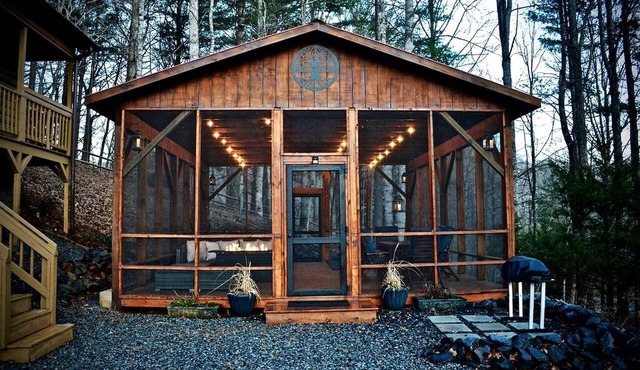Tiny Luxury Getaway: Cabin in Todd, North Carolina with Hot Tub, Scenic Views, and Lounge Perfection