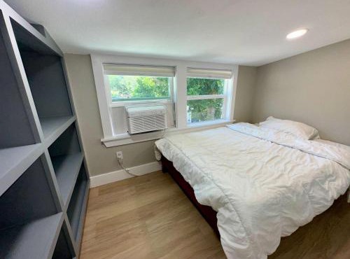 Tiny Private Room #5 in Shared 5BR House with Other Guests