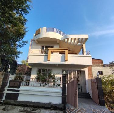 Tiny Residence with a small backyard Jacuzzi pool