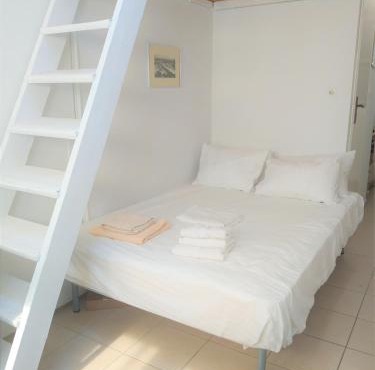 Tiny Studio in Kalamata long-term rental offer