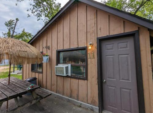 Tiny Wood Cottage 11