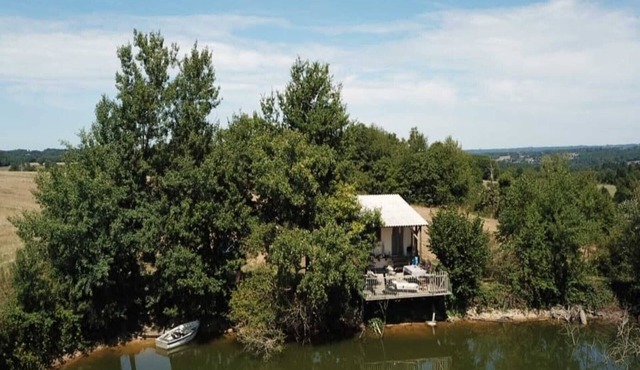 Tinyhouse on Bramefort Pond with Private Terrace and Nature Views
