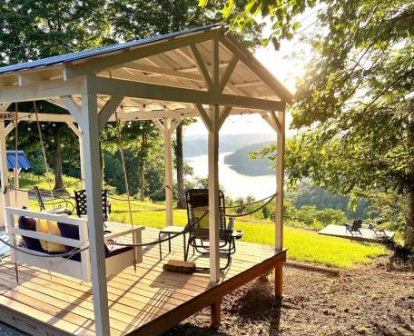 TinyLakeview Cottage