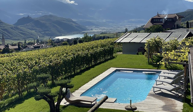 Tip . Dream apartment with a unique lake view and pool WiFi