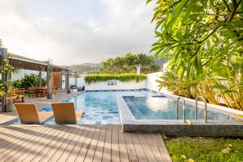 Tirta Spring Villa with Hotspring Pool