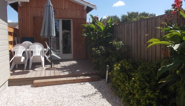 To rent charming small studio close to all shops at two p
