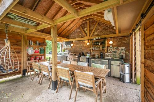Toad Hall Lodges - Luxury Glamping Lodges Near Southwold!