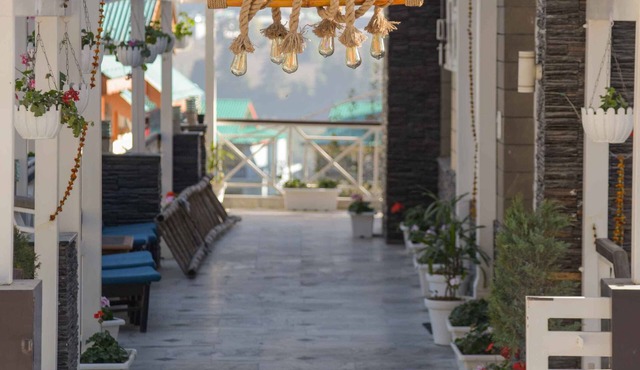 Toadhall 4 BHK w/King size bed, Food, Bed, Garden, Parking