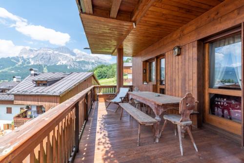 Tofane View Apartment with Terrace R&R