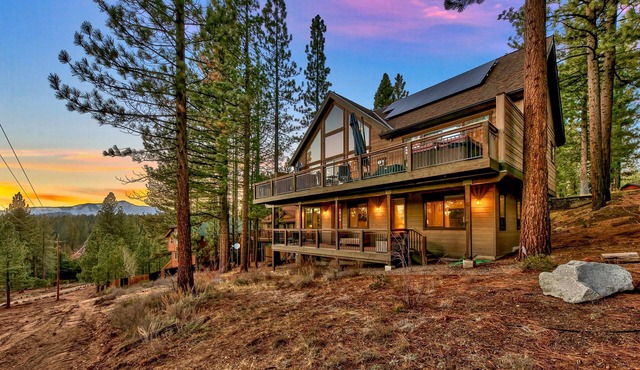 Toiyabe Luxury 6BR + Loft, 5BA, Spa,8 Min to Ski