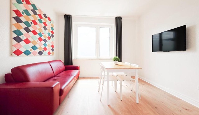 Tolstov Apartments - 3 Room Apartments - Kitchen - Balcony - 5 min to Messe DUS