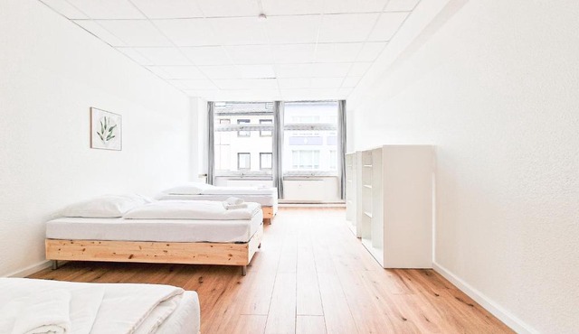 Tolstov Apartments - City Center Apartment with 5 Rooms - 10 Min Messe DUS
