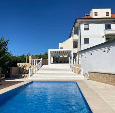 Tomar Village, Keep cool in the pool!