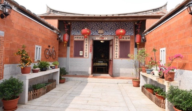 Tomato red classical Homestay