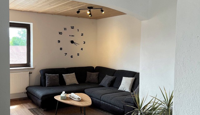Top apartment with parking & lots of space