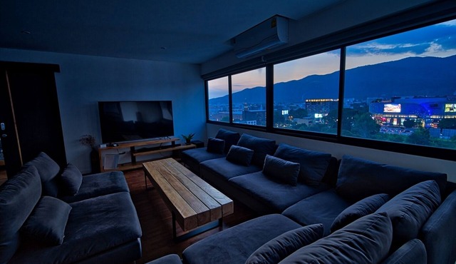 Top Design High Floor Condo, Spectacular Views, Pool, Near Nimmanhemin
