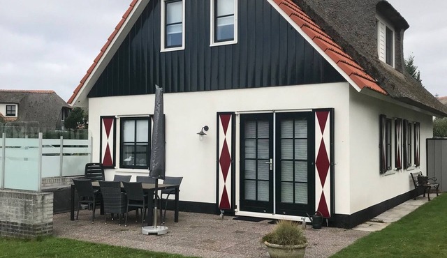 Top equipped holiday house "Villa Kiebitz" very close to the great sandy beach